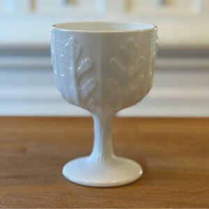 💐 Vintage 1975 FTD Milk Glass Oak Leaf Pedestal Compote